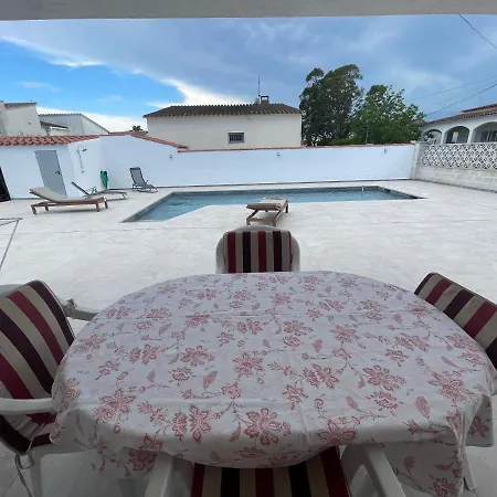 Welcs -046- Con Piscina Holiday home